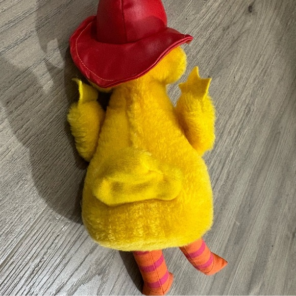 Vintage 1970s Knickerbocker Sesame Street Big Bird Fireman Stuffed Toy Plush - Picture 8 of 9